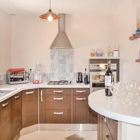 Three-bedroom Holiday In